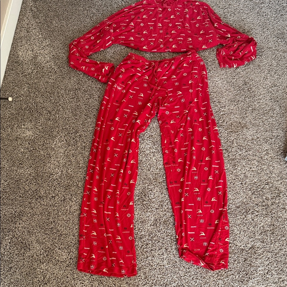 SKIMS 2025 Xmas collection pj’s. Top is cropped. Comfy women’s XS.  Selling Set.